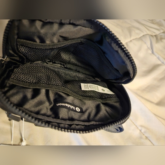 Lululemon Everywhere Belt Bag 1L - Picture 5 of 6